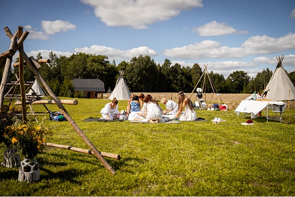 Tipi village Nomadic Homes