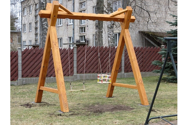 Šūpoles no koka