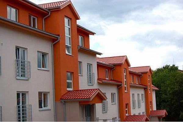 Jumtu papildelementi: kores, vējmalas, atloki, karnīzes - piļu līstes