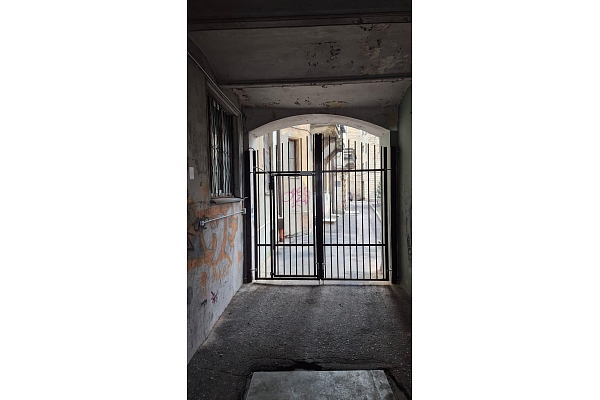 Veramie varti ar metala trubinu pildijumu