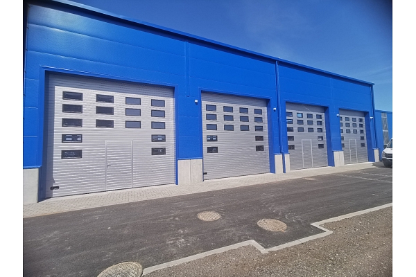 Vārti industriālai ēkai