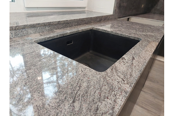 Vizague Blue granīta virtuves virsma, Beberbeķi