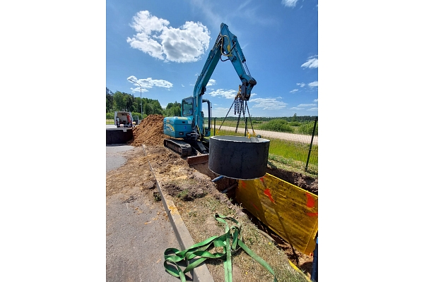 Būvniecības darbi pie mājas pamatiem